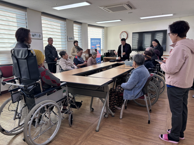 어르신들 미사드리는 모습