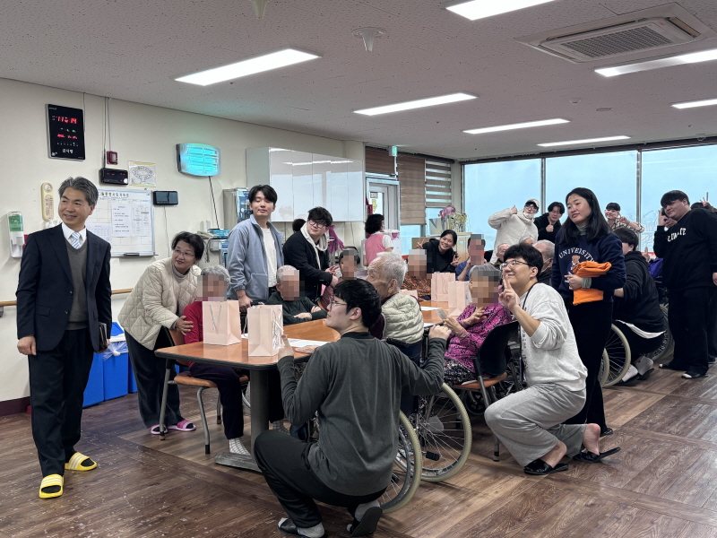 청년회와 요양원 어르신들